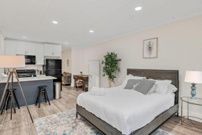 Bright 1BR in Downtown Harrisburg with Working Space